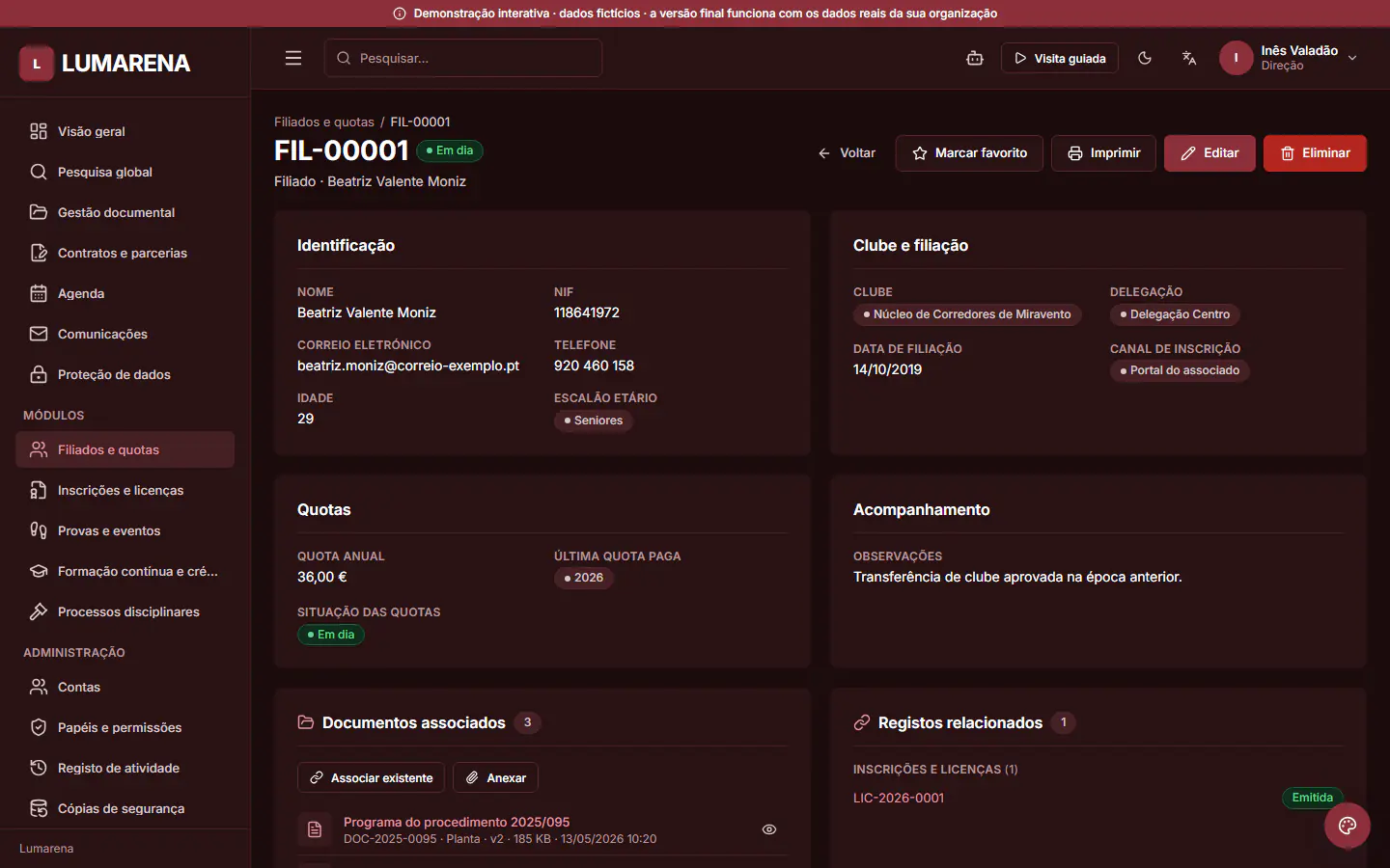 Demonstração ForAssociations, ficha de um registo: A ficha do filiado. Clube, delegação, escalão e quotas, com a licença da época e a formação relacionadas. Dados fictícios.
