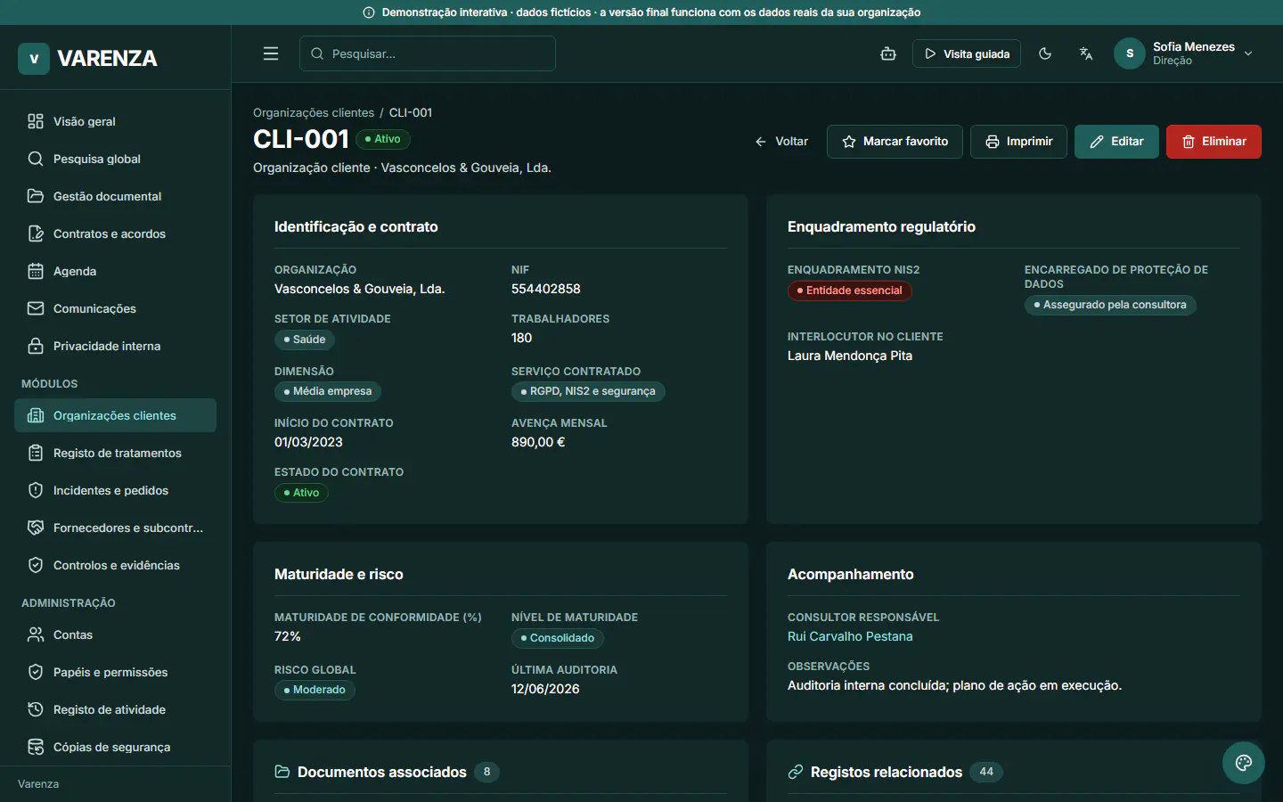Demonstração ForCompliance, ficha de um registo: Os dados de cada cliente, separados. A ficha reúne os tratamentos, as ocorrências, os fornecedores e os controlos desta organização, e só dela. Dados fictícios.