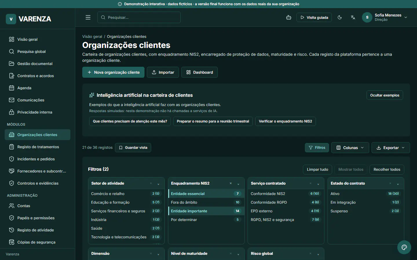 Demonstração ForCompliance, lista de registos de um módulo: Clientes abrangidos pela NIS2. Facetas por setor, enquadramento e estado; aqui só as entidades essenciais e importantes. Dados fictícios.